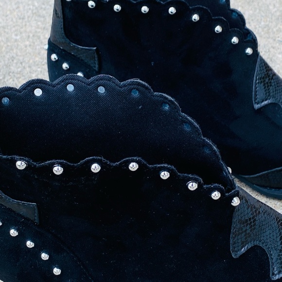 Super Cute Black Studded Ankle Boot 🖤 - Picture 4 of 8